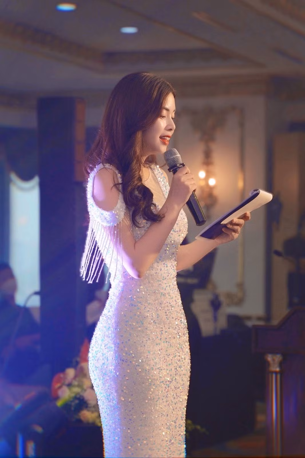 Hình ảnh Quỳnh Anh làm MC tại VTC1 trước khi chuyển sang lĩnh vực Marketing để tìm kiếm thách thức mới. Hình ảnh Quỳnh Anh làm MC tại VTC1 trước khi chuyển sang lĩnh vực Marketing để tìm kiếm thách thức mới.