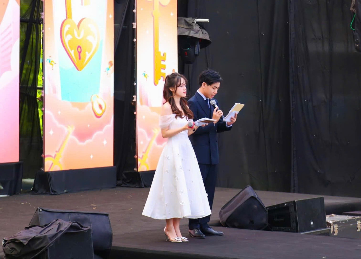 Chính sự tin tưởng và những cuộc đối thoại cởi mở, thẳng thắn trong gia đình đã sớm rèn giũa cho Minh tư duy đa chiều và tinh thần dám thử, như một viên ngọc quý cần mài giũa để tỏa sáng.