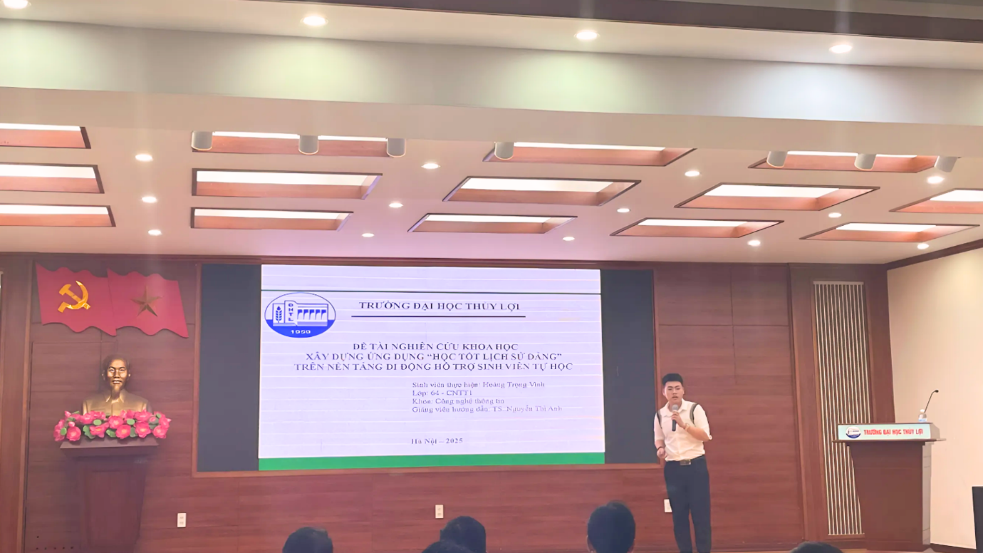 Vinh đạt giải trong Nghiên cứu khoa học sinh viên: giải Ba cấp khoa (2023-2024) và giải Ba cấp trường (2024-2025) với đề tài “Xây dựng ứng dụng Học tốt Lịch sử Đảng trên nền tảng di động hỗ trợ sinh viên tự học&quot;.