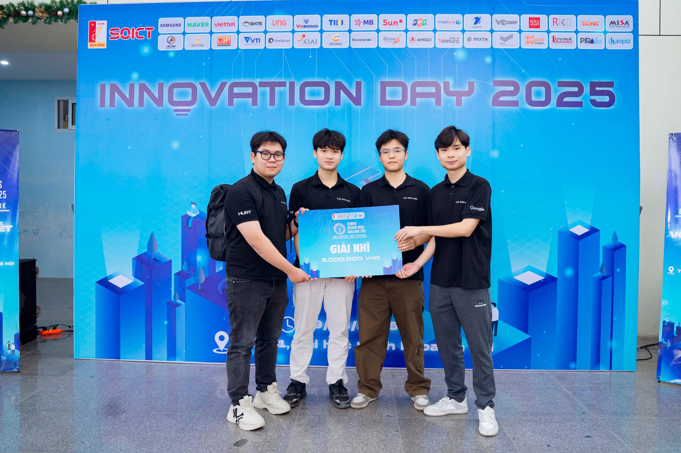 Đức Trí cùng đội TechLex nhận giải Nhì tại SOICT Student Creative Ideas Challenge 2025. Đức Trí cùng đội TechLex nhận giải Nhì tại SOICT Student Creative Ideas Challenge 2025.