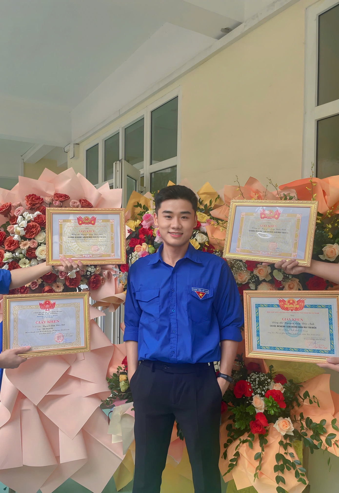 Nguyễn Lập Đức Anh (sinh năm 2003), sinh viên năm cuối ngành Máy và Tự động công nghiệp. Nguyễn Lập Đức Anh (sinh năm 2003), sinh viên năm cuối ngành Máy và Tự động công nghiệp.