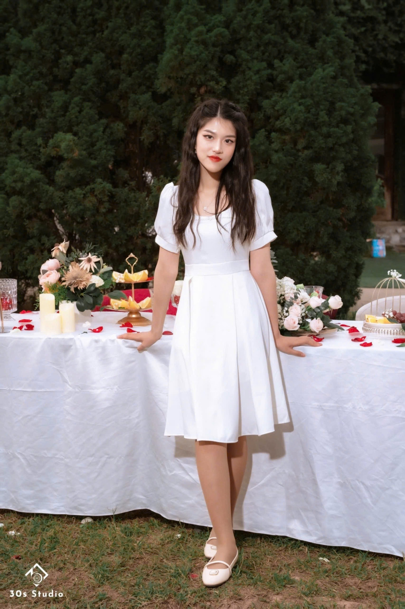 Khánh Vân tâm niệm: Sống xanh không quá phức tạp mà nó nằm luôn ở trong ý thức của mỗi người và đến từ những hành động nhỏ. Chẳng hạn như di chuyển bằng phương tiện công cộng, sử dụng chất liệu vật dụng và nguyên liệu thực phẩm thân thiện với môi trường. Khánh Vân tâm niệm: Sống xanh không quá phức tạp mà nó nằm luôn ở trong ý thức của mỗi người và đến từ những hành động nhỏ. Chẳng hạn như di chuyển bằng phương tiện công cộng, sử dụng chất liệu vật dụng và nguyên liệu thực phẩm thân thiện với môi trường.