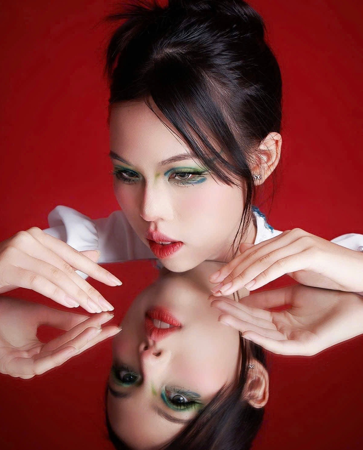 Những lời chê bai từng khiến Chi tự ti giờ đây chỉ là bước đệm để cô xây dựng hình ảnh tự tin và rực rỡ trên sàn diễn.