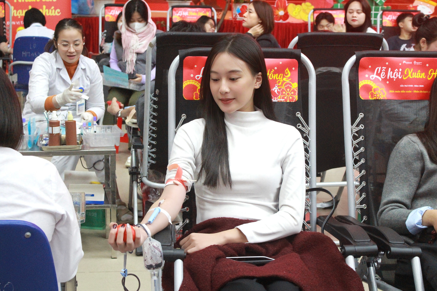 Kỳ Anh là một người trẻ rất tích cực trong các chương trình thiện nguyện vì cộng đồng.