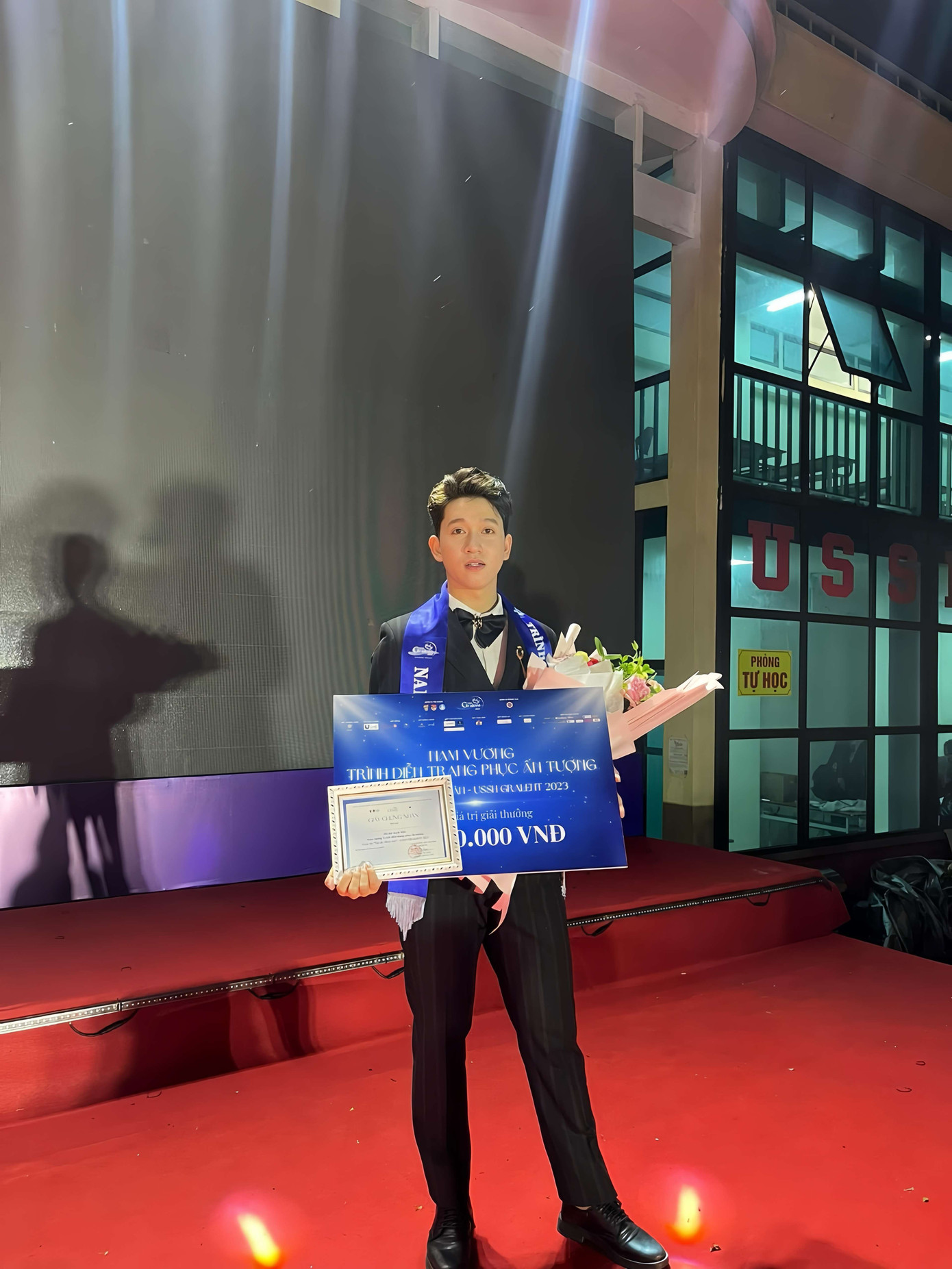 Top 6 Nam vương - Nam vương trình diễn trang phục ấn tượng. Top 6 Nam vương - Nam vương trình diễn trang phục ấn tượng.