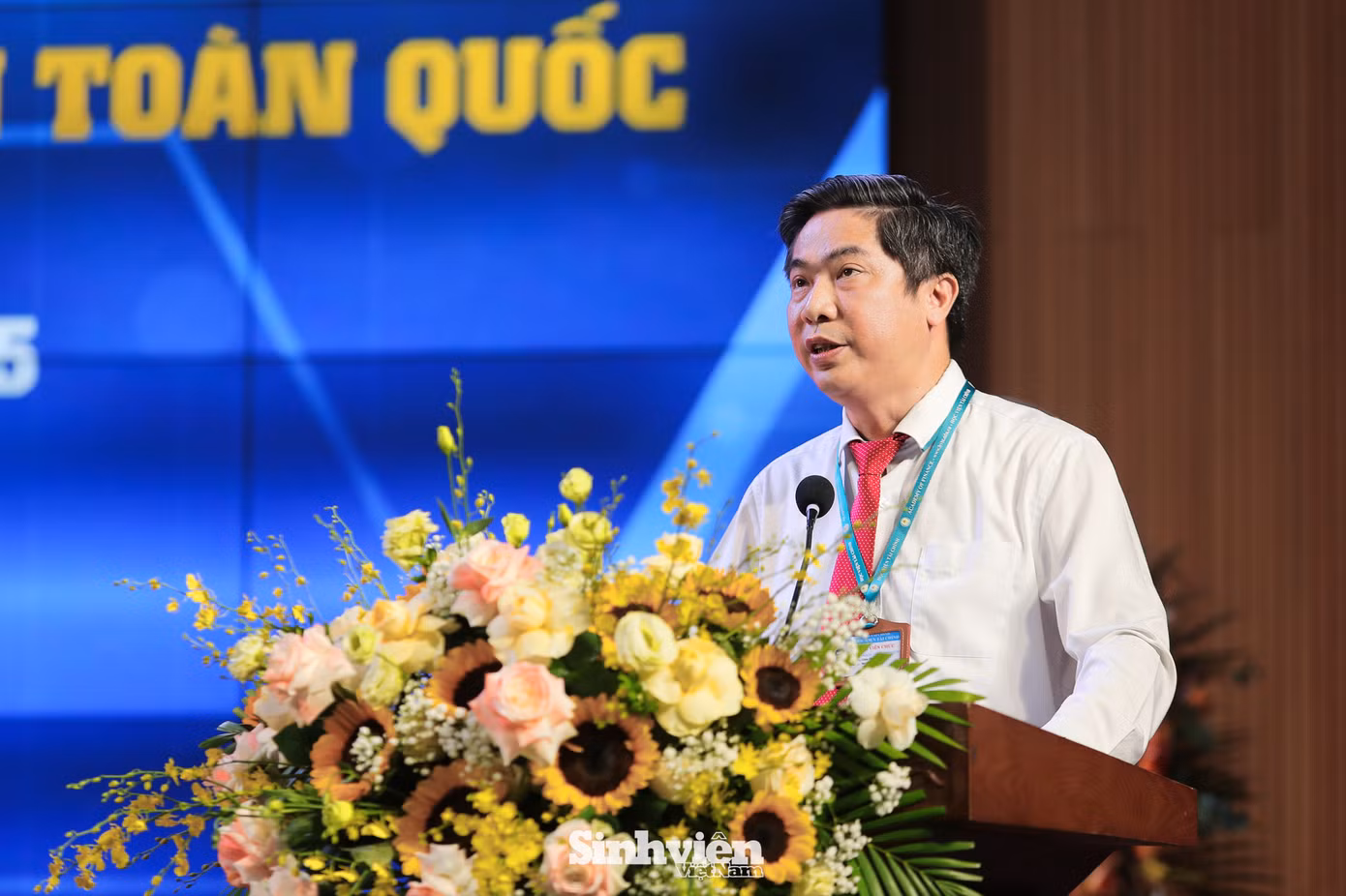 Phát biểu tại chương trình, PGS. TS. Nguyễn Đào Tùng - Giám đốc Học viện Tài chính, đã tổng kết hành trình 10 năm đầy ấn tượng của Hội thi "Olympic Kinh tế lượng và Ứng dụng". PGS. TS. Nguyễn Đào Tùng nhấn mạnh đây không chỉ là một cuộc thi mà đã trở thành biểu tượng cho đam mê nghiên cứu khoa học, là chiếc nôi nuôi dưỡng nhiều tài năng trẻ cho đất nước.