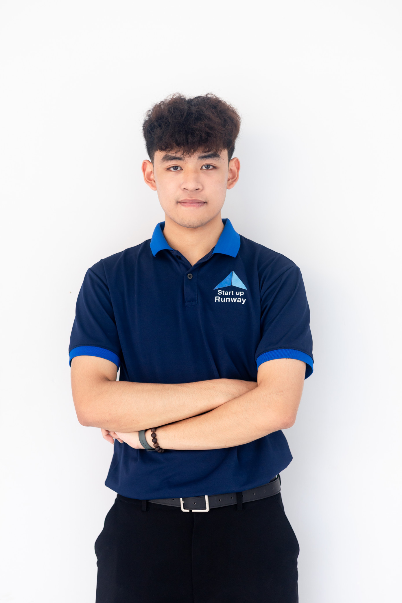 Nguyễn Việt Hoàng hiện là sinh viên năm 3 chuyên ngành Quản trị Kinh doanh Thương mại tại Trường Đại học Kinh tế - Đại học Đà Nẵng. Nguyễn Việt Hoàng hiện là sinh viên năm 3 chuyên ngành Quản trị Kinh doanh Thương mại tại Trường Đại học Kinh tế - Đại học Đà Nẵng.