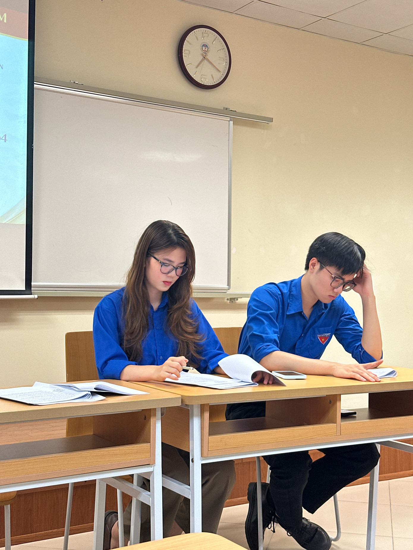 Ngoài làm việc, Nguyệt Minh còn là một lớp trưởng năng động, gương mẫu. Ngoài làm việc, Nguyệt Minh còn là một lớp trưởng năng động, gương mẫu.