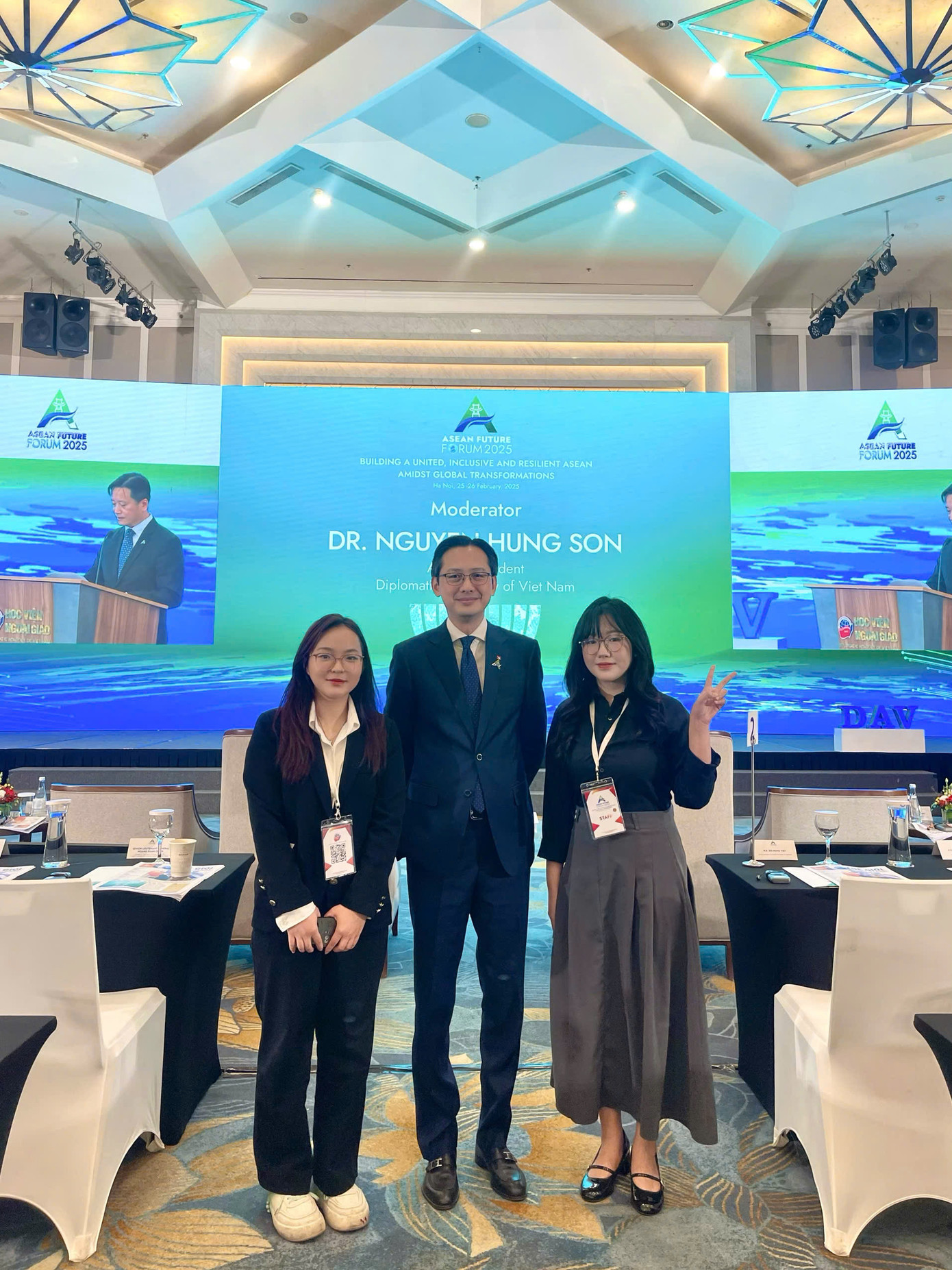 Nữ thủ lĩnh đa nhiệm là gương mặt quen trong nhiều sự kiện, hoạt động tại Học viện và Bộ Ngoại giao. Nữ thủ lĩnh đa nhiệm là gương mặt quen trong nhiều sự kiện, hoạt động tại Học viện và Bộ Ngoại giao.