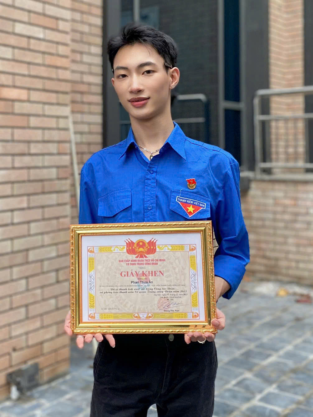 Bạn Phan Thừa Ân - sinh viên ngành Luật, Học viện Thanh thiếu niên Việt Nam. Bạn Phan Thừa Ân - sinh viên ngành Luật, Học viện Thanh thiếu niên Việt Nam.