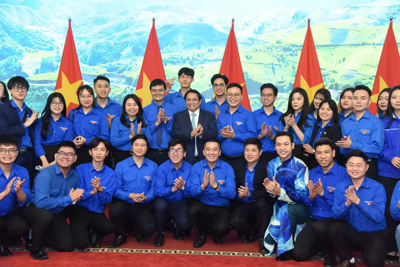 Đối thoại với Thanh niên Việt Nam do Thủ tướng Chính phủ chủ trì là cơ hội để thanh niên cả nước trực tiếp trao đổi, đóng góp ý kiến về những vấn đề quan trọng của đất nước. Đối thoại với Thanh niên Việt Nam do Thủ tướng Chính phủ chủ trì là cơ hội để thanh niên cả nước trực tiếp trao đổi, đóng góp ý kiến về những vấn đề quan trọng của đất nước.