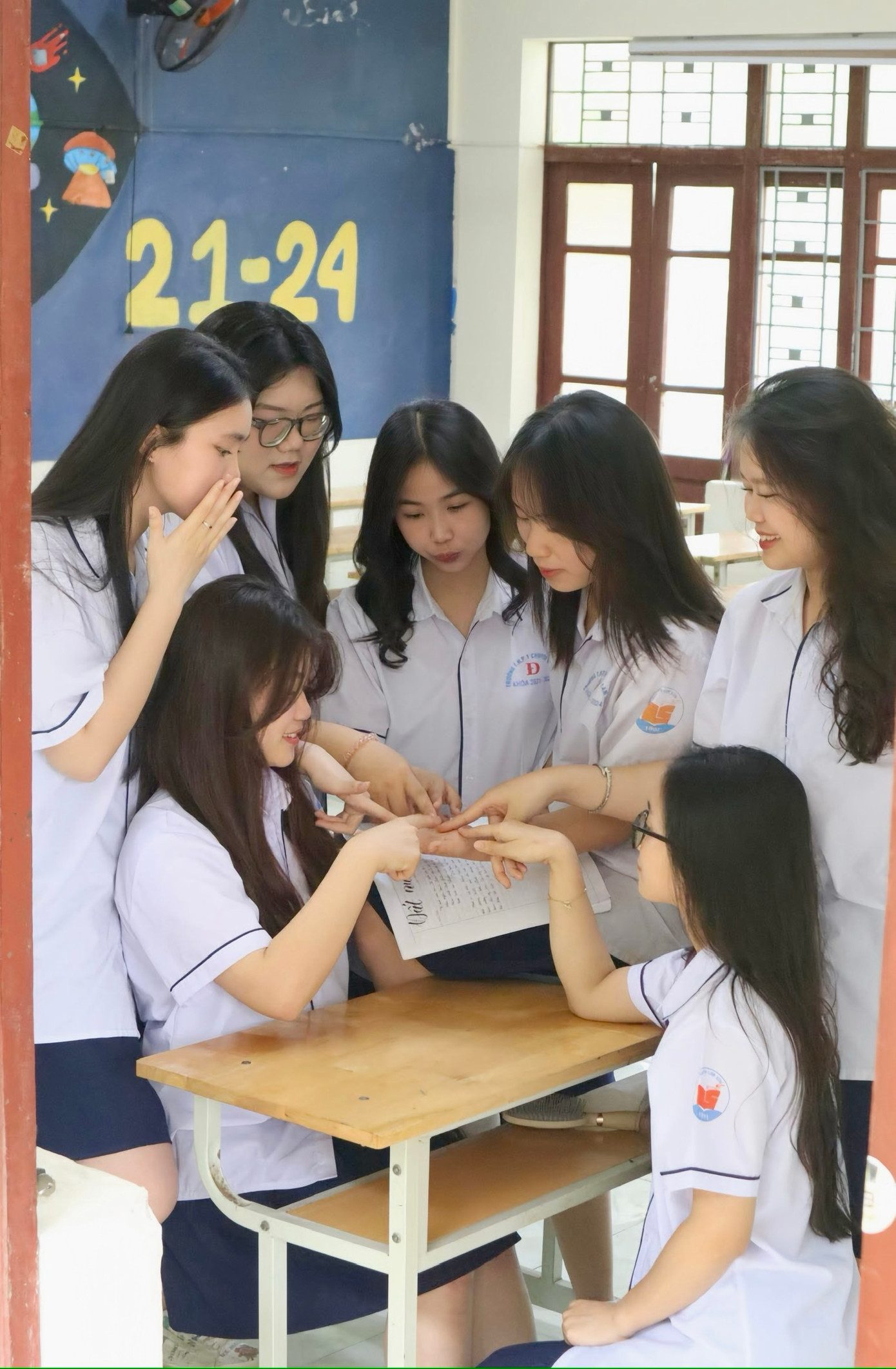 Môi trường tích cực là nguồn động lực giúp Trâm truyền cảm hứng cho mọi người. Môi trường tích cực là nguồn động lực giúp Trâm truyền cảm hứng cho mọi người.