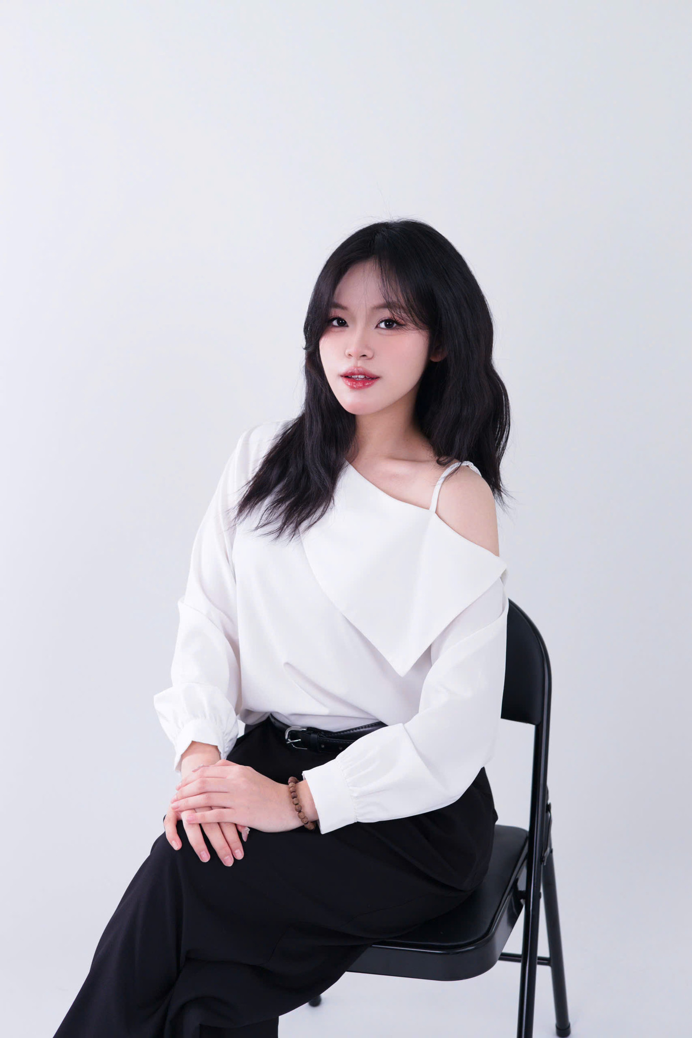 Tô Trần Phương Thùy (2006), sinh viên năm nhất Khoa Truyền thông &amp; Văn hóa đối ngoại, Học viện Ngoại giao.