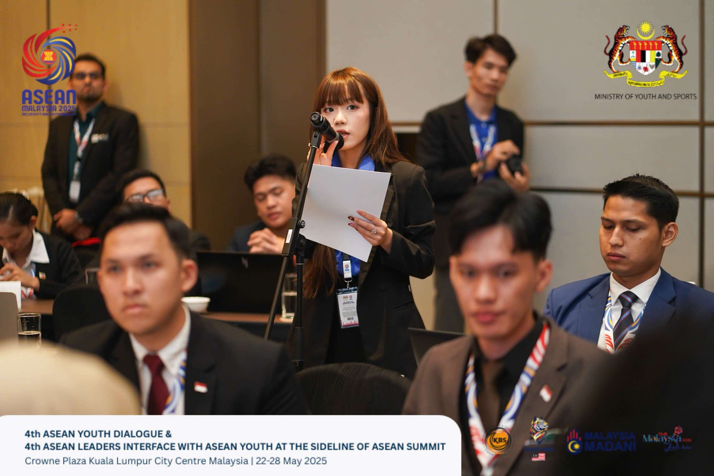 Đại diện thanh niên Việt Nam – Nguyễn Nam Bảo Ngọc – chia sẻ quan điểm tại phiên đối thoại giữa lãnh đạo ASEAN và thanh niên, diễn ra trong khuôn khổ Hội nghị Cấp cao ASEAN lần thứ 46 tại Kuala Lumpur, Malaysia. Đại diện thanh niên Việt Nam – Nguyễn Nam Bảo Ngọc – chia sẻ quan điểm tại phiên đối thoại giữa lãnh đạo ASEAN và thanh niên, diễn ra trong khuôn khổ Hội nghị Cấp cao ASEAN lần thứ 46 tại Kuala Lumpur, Malaysia.