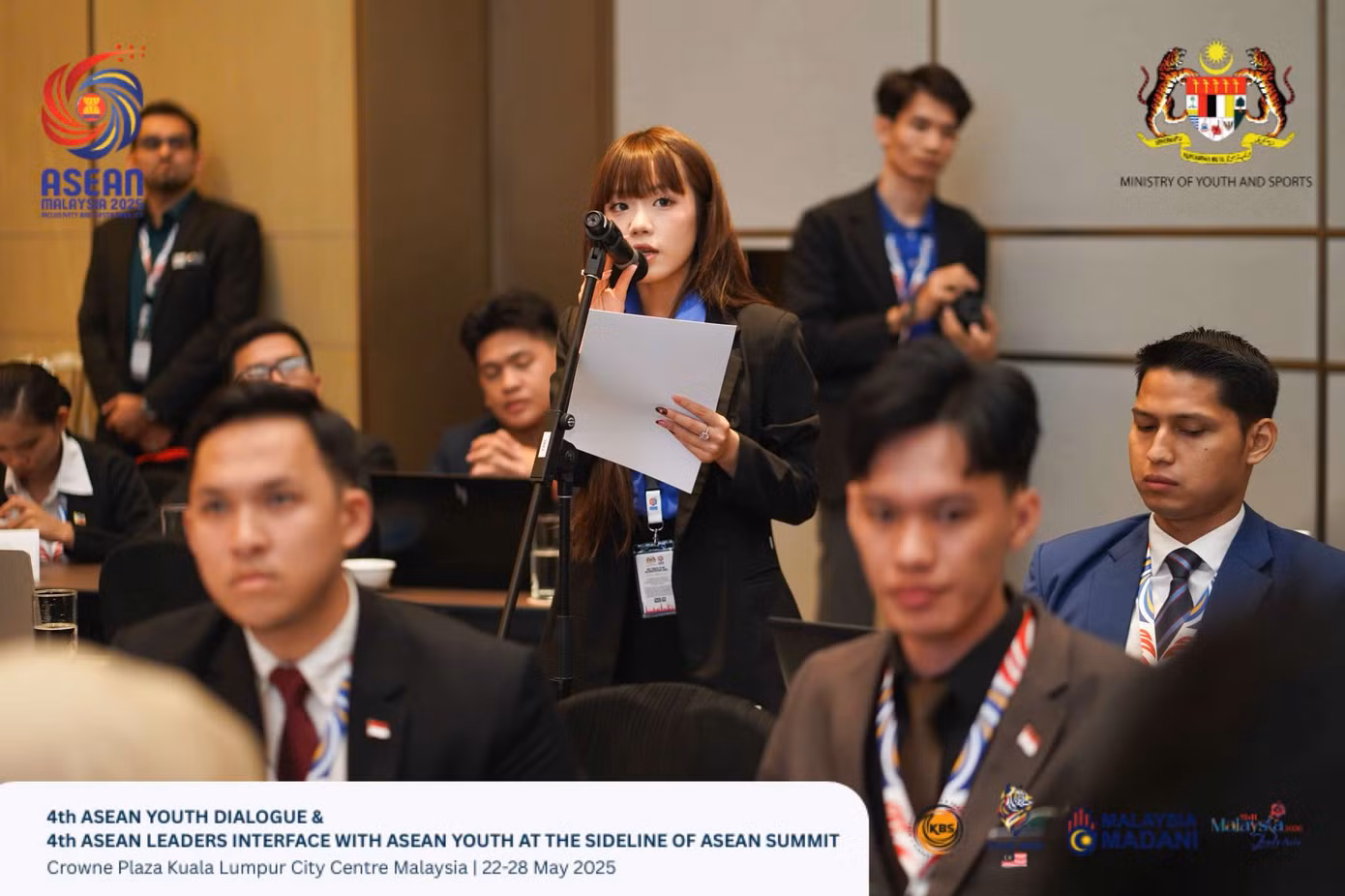 Đại diện thanh niên Việt Nam – Nguyễn Nam Bảo Ngọc – chia sẻ quan điểm tại phiên đối thoại giữa lãnh đạo ASEAN và thanh niên, diễn ra trong khuôn khổ Hội nghị Cấp cao ASEAN lần thứ 46 tại Kuala Lumpur, Malaysia.