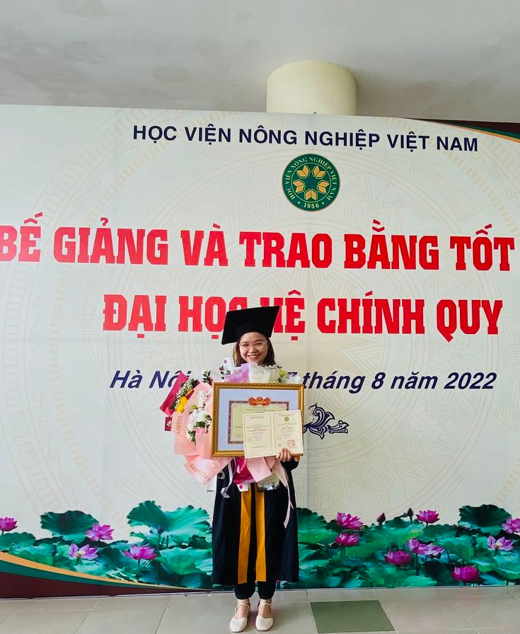 Thuỳ Linh xuất sắc tốt nghiệp thủ khoa Học viện Nông nghiệp Việt Nam năm 2022.