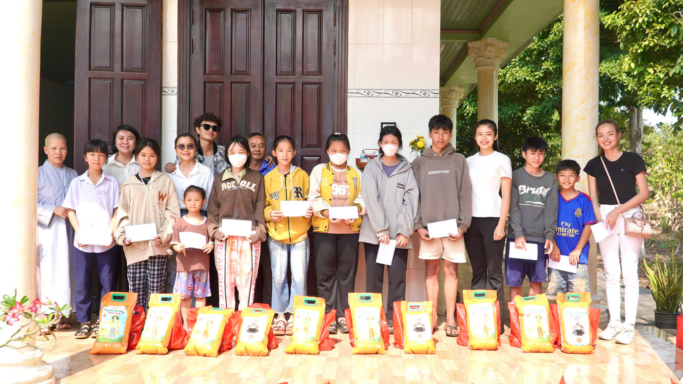 Trang và Chi hội Ươm Mầm Ước Mơ mang mùa Xuân Ất Tỵ 2025 về với người dân tại khu vực xã Thanh Lương, huyện Bình Long, tỉnh Bình Phước. Trang và Chi hội Ươm Mầm Ước Mơ mang mùa Xuân Ất Tỵ 2025 về với người dân tại khu vực xã Thanh Lương, huyện Bình Long, tỉnh Bình Phước.