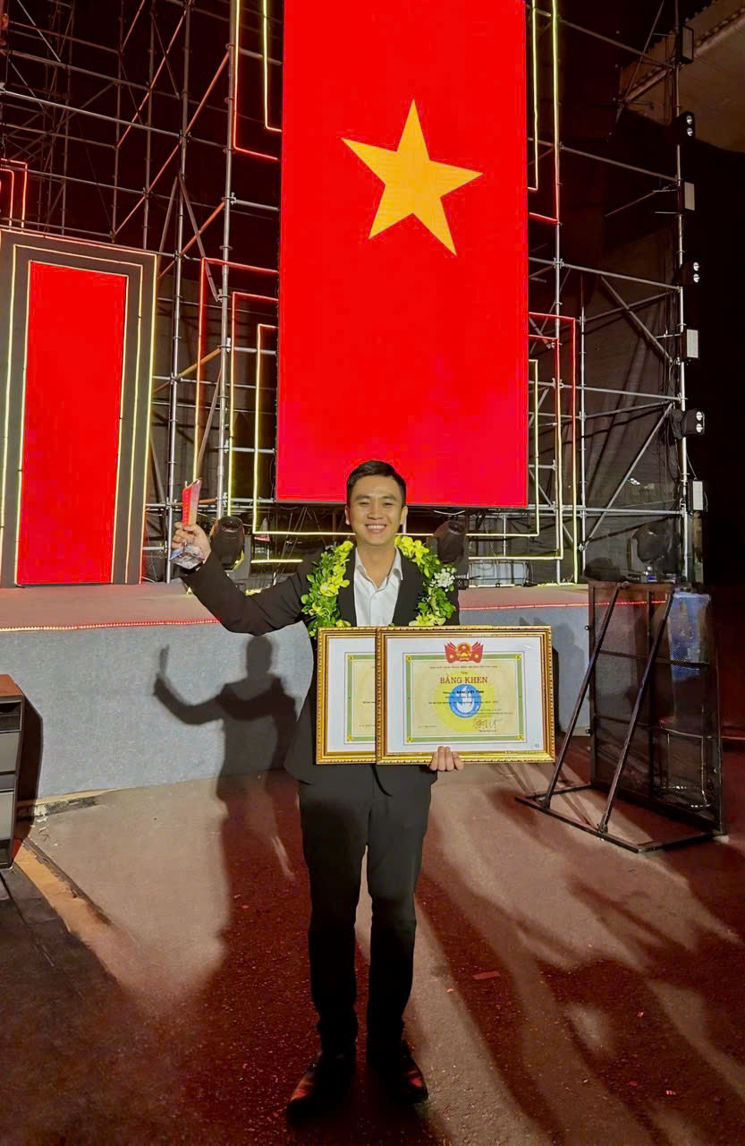 Việt Tỉnh tiếp tục đạt danh hiệu Sinh viên 5 tốt cấp Trung ương và vinh dự nhận Giải thưởng Sao Tháng Giêng năm học 2023-2024, khẳng định sự toàn diện trong học tập, nghiên cứu khoa học, công tác Đoàn – Hội và hoạt động cộng đồng. Việt Tỉnh tiếp tục đạt danh hiệu Sinh viên 5 tốt cấp Trung ương và vinh dự nhận Giải thưởng Sao Tháng Giêng năm học 2023-2024, khẳng định sự toàn diện trong học tập, nghiên cứu khoa học, công tác Đoàn – Hội và hoạt động cộng đồng.