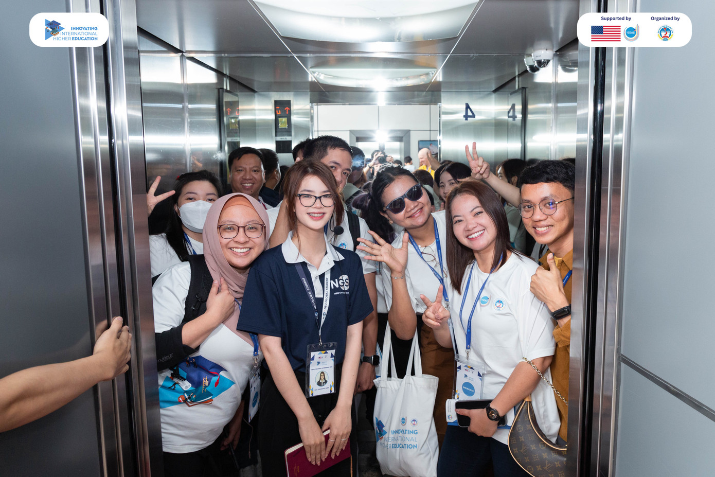 Nguyệt Minh vinh dự được đại diện dẫn tour bằng Tiếng Anh và là thành viên Ban tổ chức Cultural Night cho YSEALI do đại sứ quán Mỹ tổ chức về thăm Đại học Kinh tế Quốc dân. Nguyệt Minh vinh dự được đại diện dẫn tour bằng Tiếng Anh và là thành viên Ban tổ chức Cultural Night cho YSEALI do đại sứ quán Mỹ tổ chức về thăm Đại học Kinh tế Quốc dân.