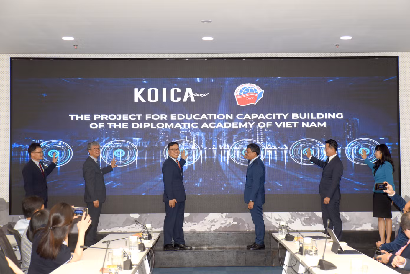 Lễ Khởi động Dự án “Tăng cường năng lực đào tạo và nghiên cứu với sự hỗ trợ từ nguồn vốn ODA của Chính phủ Hàn Quốc và vốn đối ứng của Việt Nam”.