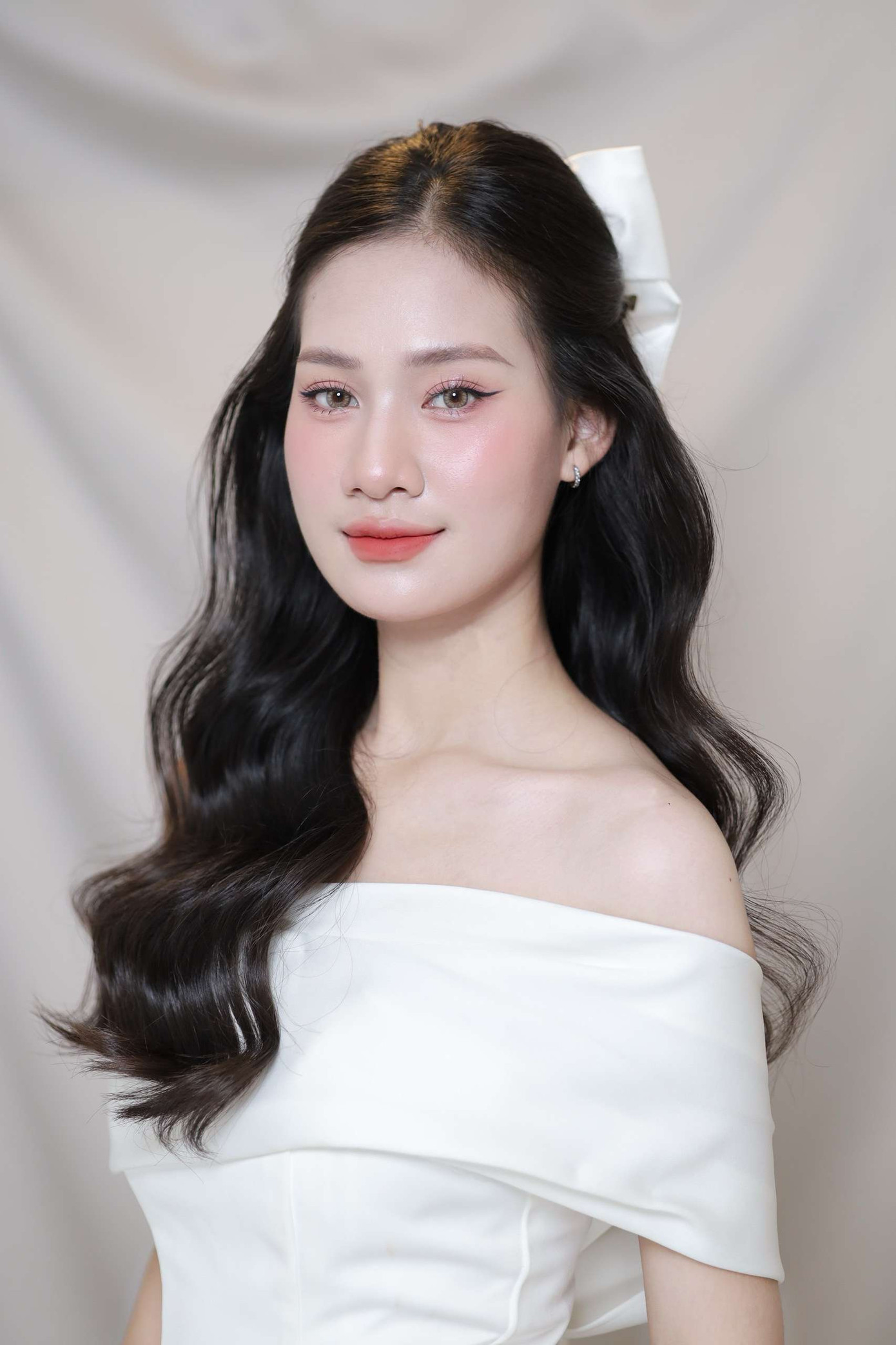 Lang Thị Thùy Linh, sinh viên năm 2 Khoa Du lịch, Trường Đại học Văn hóa Hà Nội. Lang Thị Thùy Linh, sinh viên năm 2 Khoa Du lịch, Trường Đại học Văn hóa Hà Nội.