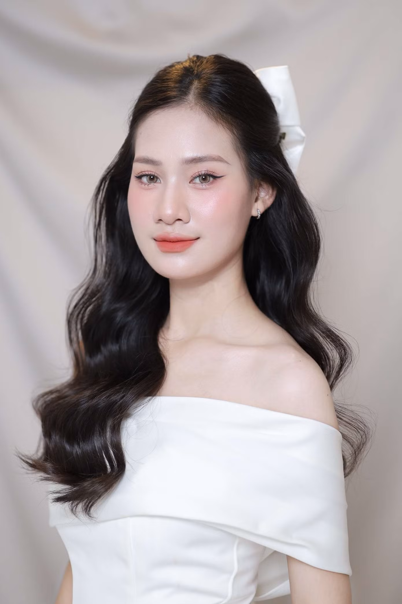Lang Thị Thùy Linh, sinh viên năm 2 Khoa Du lịch, Trường Đại học Văn hóa Hà Nội. Lang Thị Thùy Linh, sinh viên năm 2 Khoa Du lịch, Trường Đại học Văn hóa Hà Nội.
