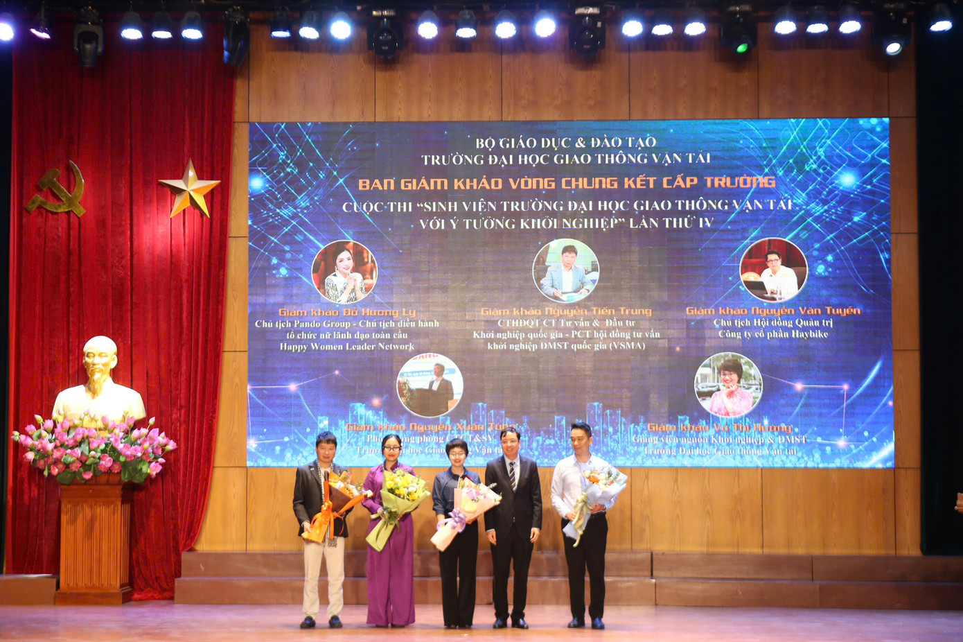 Ban Giám khảo cuộc thi. Ban Giám khảo cuộc thi.