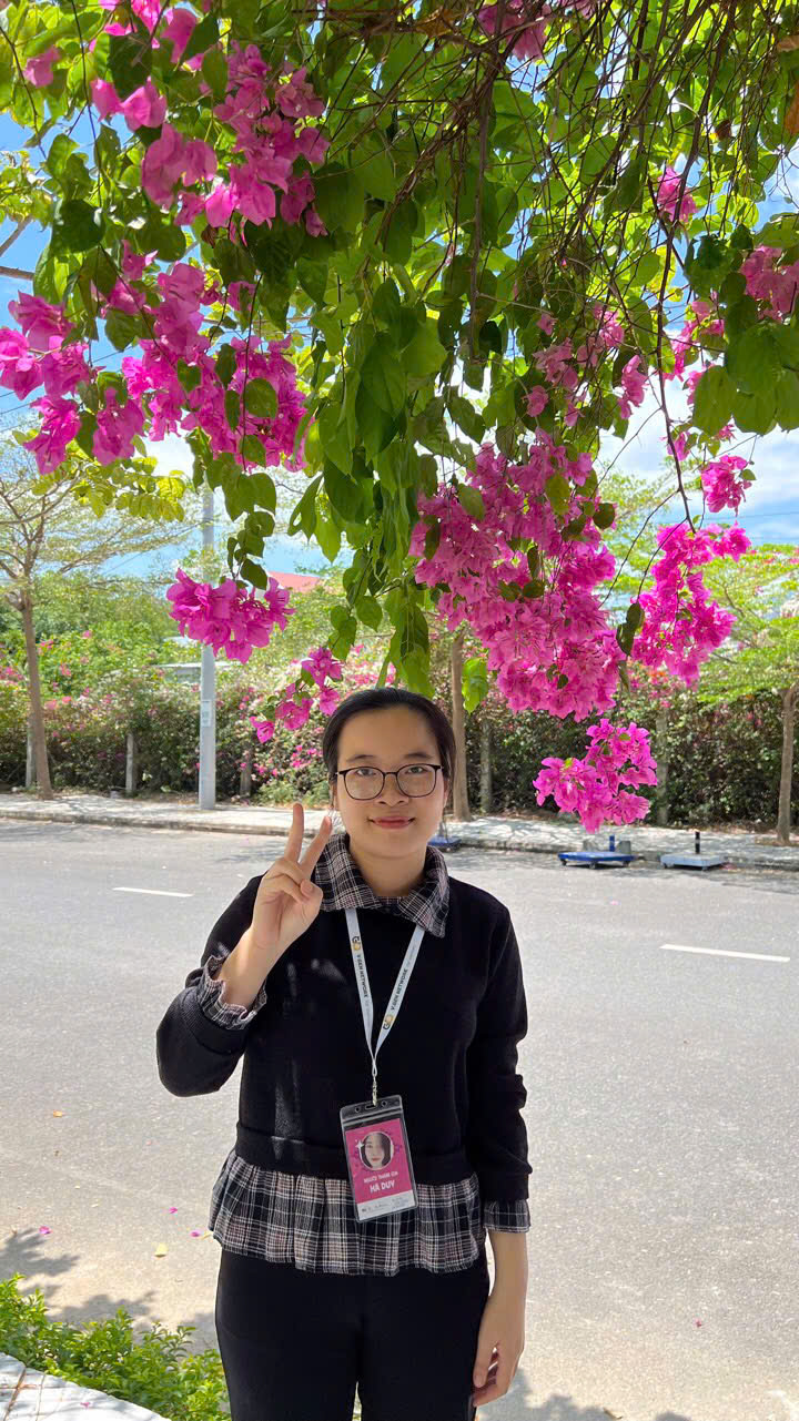 Bùi Ngọc Hà Duy sinh viên năm 4, ngành Văn học (Văn học – Báo chí, truyền thông), Trường Đại học Khánh Hòa.