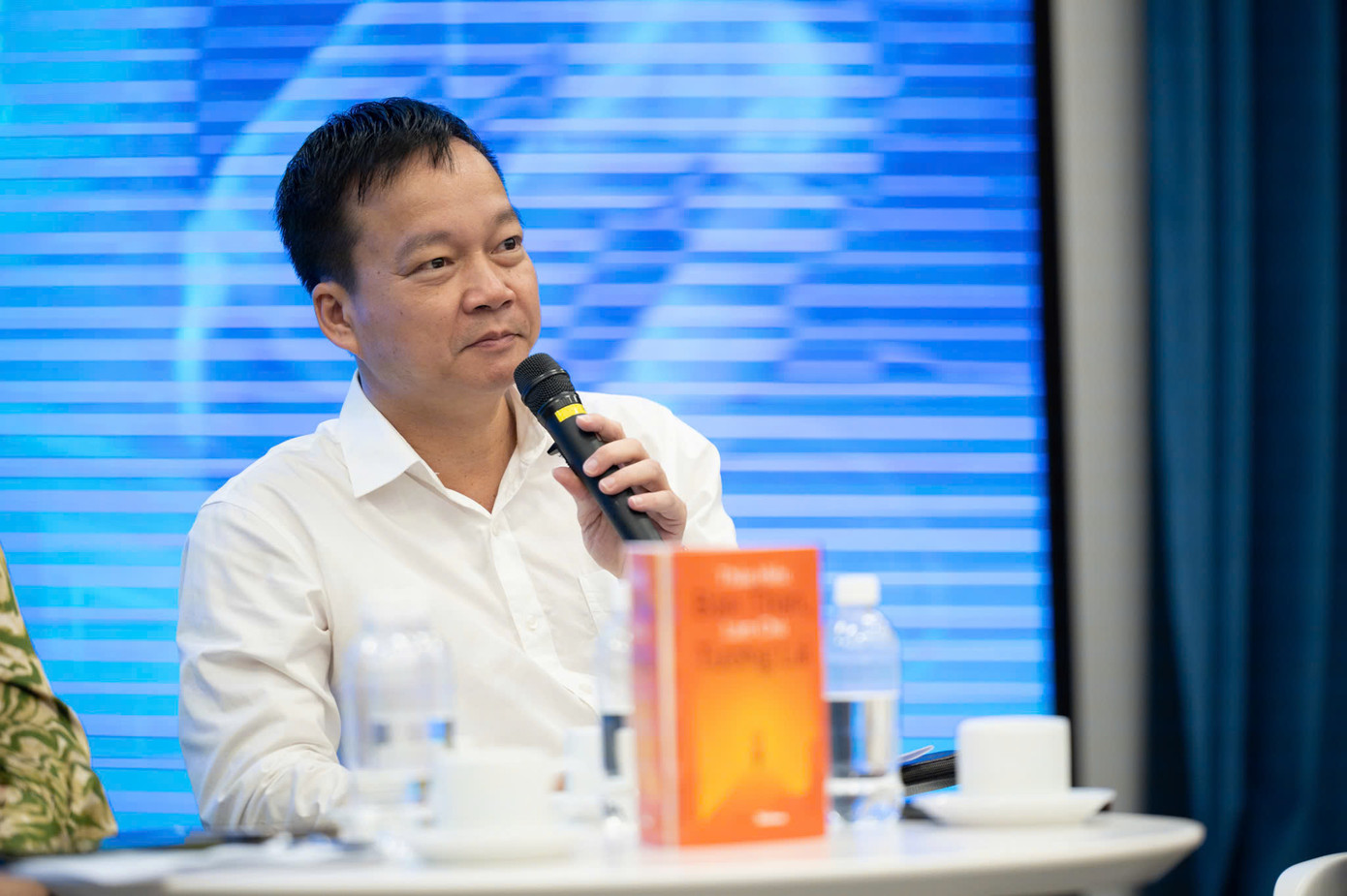 PGS. TS Nguyễn Anh Dũng - Phó Vụ trưởng Vụ Giáo dục Đại học lưu ý, học sinh cần chuẩn bị tâm lý vững vàng trước kỳ thi tốt nghiệp, đồng thời tận dụng thời gian còn lại để củng cố kiến thức theo hướng tiếp cận đề thi chuẩn hóa của Bộ. Ông Nghiêm Văn Bình cũng chia sẻ thêm rằng, năm nay, việc tổ chức thi tại các địa phương sẽ tiếp tục được siết chặt về chuyên môn và kỹ thuật, đảm bảo công bằng và khách quan tối đa. PGS. TS Nguyễn Anh Dũng - Phó Vụ trưởng Vụ Giáo dục Đại học lưu ý, học sinh cần chuẩn bị tâm lý vững vàng trước kỳ thi tốt nghiệp, đồng thời tận dụng thời gian còn lại để củng cố kiến thức theo hướng tiếp cận đề thi chuẩn hóa của Bộ. Ông Nghiêm Văn Bình cũng chia sẻ thêm rằng, năm nay, việc tổ chức thi tại các địa phương sẽ tiếp tục được siết chặt về chuyên môn và kỹ thuật, đảm bảo công bằng và khách quan tối đa.