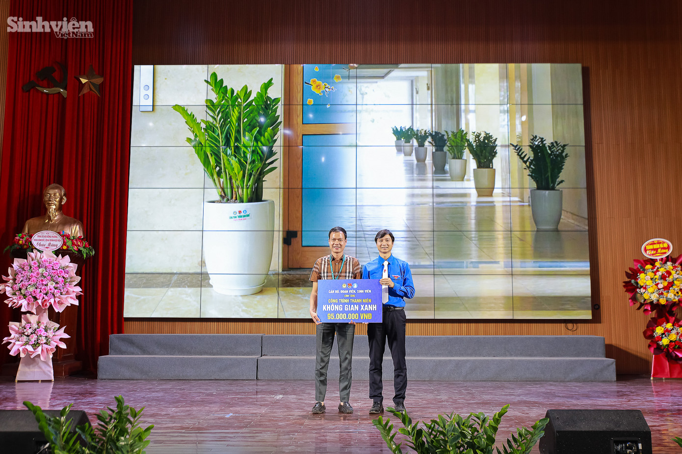 Tại chương trình, Đoàn Thanh niên Học viện cũng đã trao tặng các công trình, phần việc thanh niên ý nghĩa: Đóng góp 50 triệu đồng vào Quỹ Phát triển Giáo dục Tâm - Tài - Chính, được thành lập theo quyết định số 886 của Bộ Nội Vụ, nhằm hỗ trợ sinh viên có hoàn cảnh khó khăn và khuyến khích các hoạt động giáo dục. Trao tặng công trình thanh niên “Không gian xanh” với 63 chậu cây kim tiền, trị giá 95 triệu đồng, cho Học viện Tài chính và phần việc thanh niên trị giá 5 triệu đồng chung tay cùng Đoàn phường Đức Thắng xây dựng công trình bích họa thanh niên tại sân chơi cộng đồng.