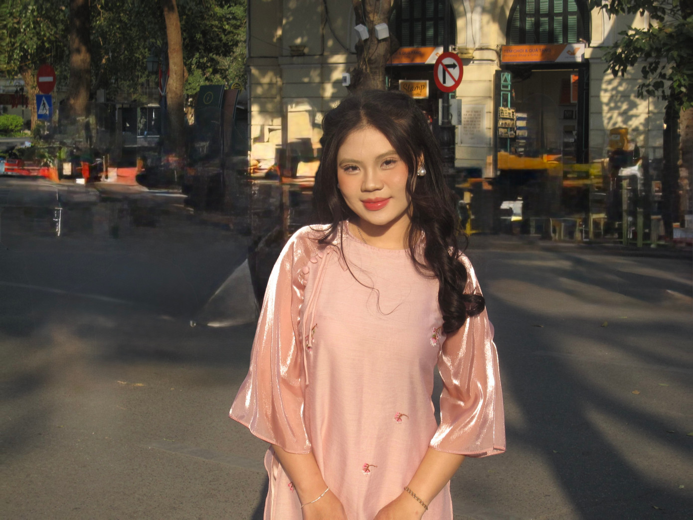 Thùy Trang trong khoảnh khắc đời thường. Thùy Trang trong khoảnh khắc đời thường.