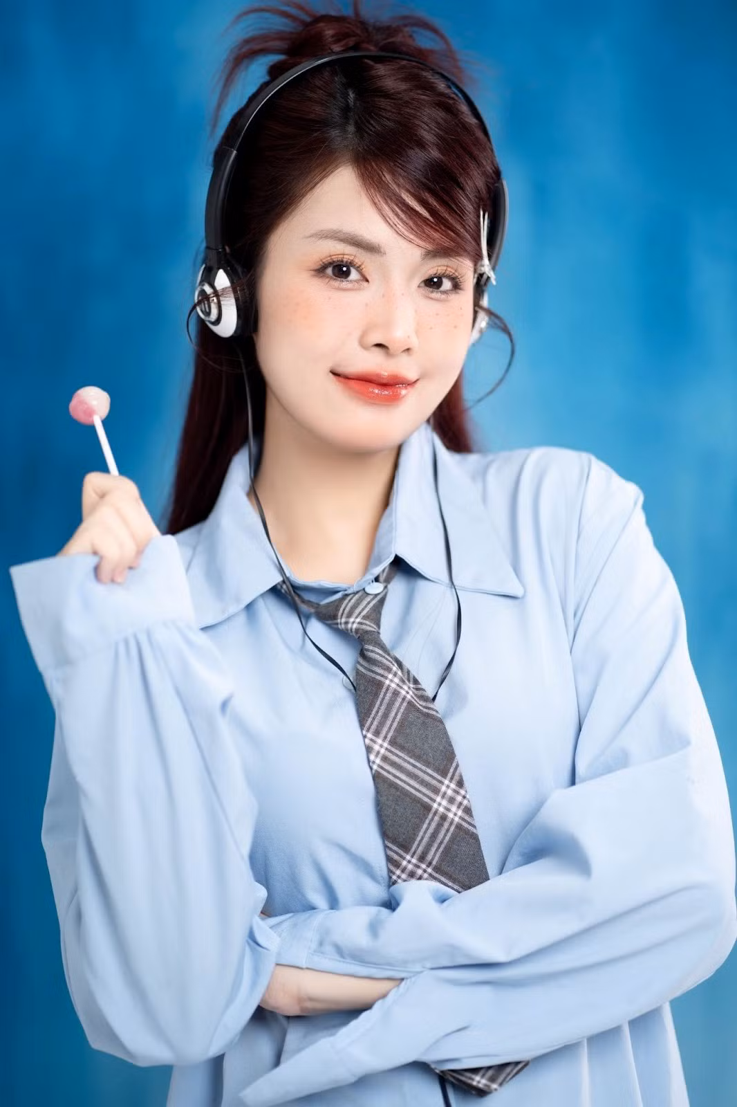 Quỳnh Anh, cử nhân Kinh tế ĐH Kinh tế Quốc dân, rời bỏ công việc tại tập đoàn lớn sau 4 năm để theo đuổi đam mê MC. Quỳnh Anh, cử nhân Kinh tế ĐH Kinh tế Quốc dân, rời bỏ công việc tại tập đoàn lớn sau 4 năm để theo đuổi đam mê MC.