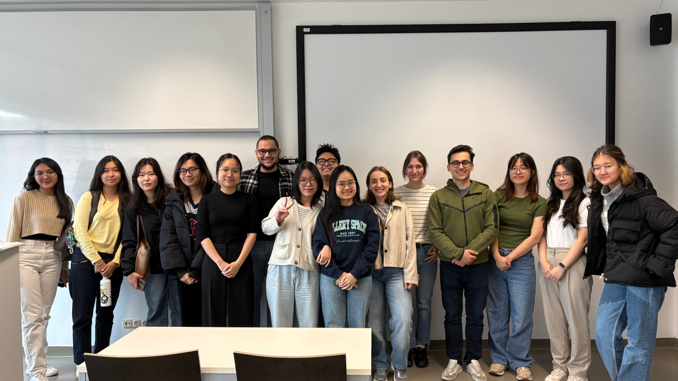 Lớp học tiếng Hungary tại trường của Bảo Châu.