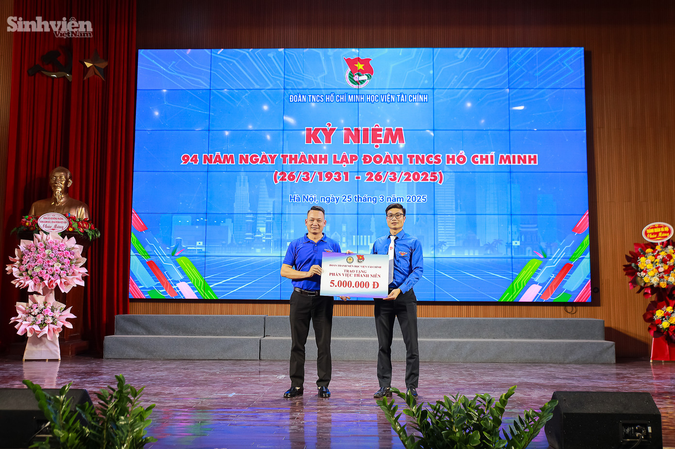 Tại chương trình, Đoàn Thanh niên Học viện cũng đã trao tặng các công trình, phần việc thanh niên ý nghĩa: Đóng góp 50 triệu đồng vào Quỹ Phát triển Giáo dục Tâm - Tài - Chính, được thành lập theo quyết định số 886 của Bộ Nội Vụ, nhằm hỗ trợ sinh viên có hoàn cảnh khó khăn và khuyến khích các hoạt động giáo dục. Trao tặng công trình thanh niên “Không gian xanh” với 63 chậu cây kim tiền, trị giá 95 triệu đồng, cho Học viện Tài chính và phần việc thanh niên trị giá 5 triệu đồng chung tay cùng Đoàn phường Đức Thắng xây dựng công trình bích họa thanh niên tại sân chơi cộng đồng.