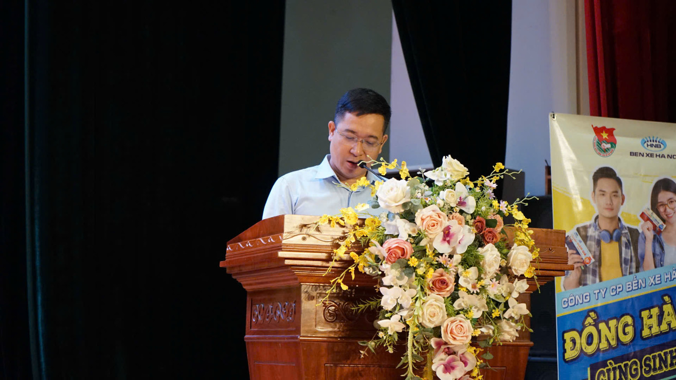 TS. Mai Nam Phong phát biểu tại buổi lễ, nhấn mạnh vai trò của thanh niên trong sự nghiệp xây dựng và phát triển đất nước.