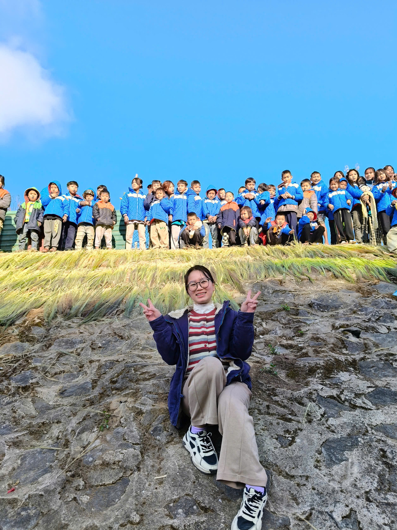 Với Mai Phương, những chuyến đi thiện nguyện vùng cao không chỉ mang lại niềm vui, sự động viên tinh thần cho người dân khó khăn mà còn giúp cô nàng trưởng thành hơn. Với Mai Phương, những chuyến đi thiện nguyện vùng cao không chỉ mang lại niềm vui, sự động viên tinh thần cho người dân khó khăn mà còn giúp cô nàng trưởng thành hơn.