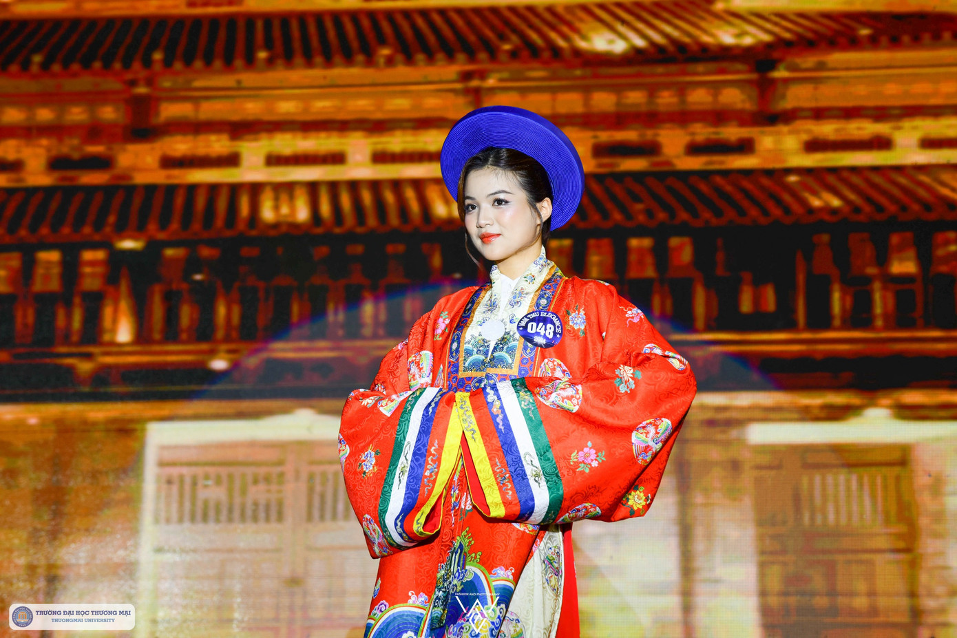 Không chỉ là những hình ảnh lộng lẫy trên sân khấu, mà còn là sự nỗ lực không ngừng mỗi ngày để vượt qua mọi thử thách. Không chỉ là những hình ảnh lộng lẫy trên sân khấu, mà còn là sự nỗ lực không ngừng mỗi ngày để vượt qua mọi thử thách.