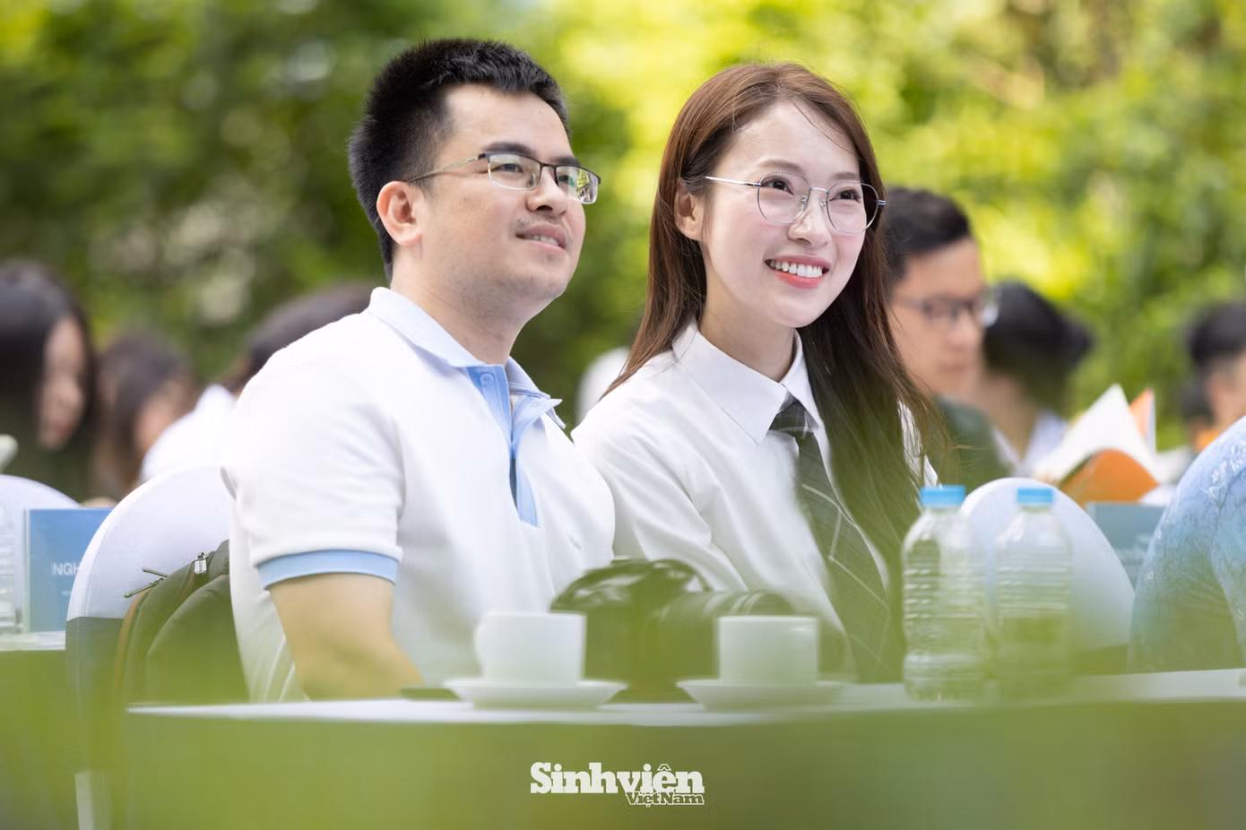 Khánh Vy xuất hiện rạng rỡ tại Ngày hội tuyển sinh khối các ngành Khoa học và Công nghệ Việt Nam. MC Khánh Vy, gương mặt quen thuộc của chương trình Đường lên đỉnh Olympia, được yêu mến bởi lối dẫn duyên dáng, năng động và giàu tri thức. Cô là người có sức ảnh hưởng lớn đến giới trẻ, luôn nhiệt huyết lan tỏa thông điệp về học tập và theo đuổi đam mê. Khánh Vy xuất hiện rạng rỡ tại Ngày hội tuyển sinh khối các ngành Khoa học và Công nghệ Việt Nam. MC Khánh Vy, gương mặt quen thuộc của chương trình Đường lên đỉnh Olympia, được yêu mến bởi lối dẫn duyên dáng, năng động và giàu tri thức. Cô là người có sức ảnh hưởng lớn đến giới trẻ, luôn nhiệt huyết lan tỏa thông điệp về học tập và theo đuổi đam mê.