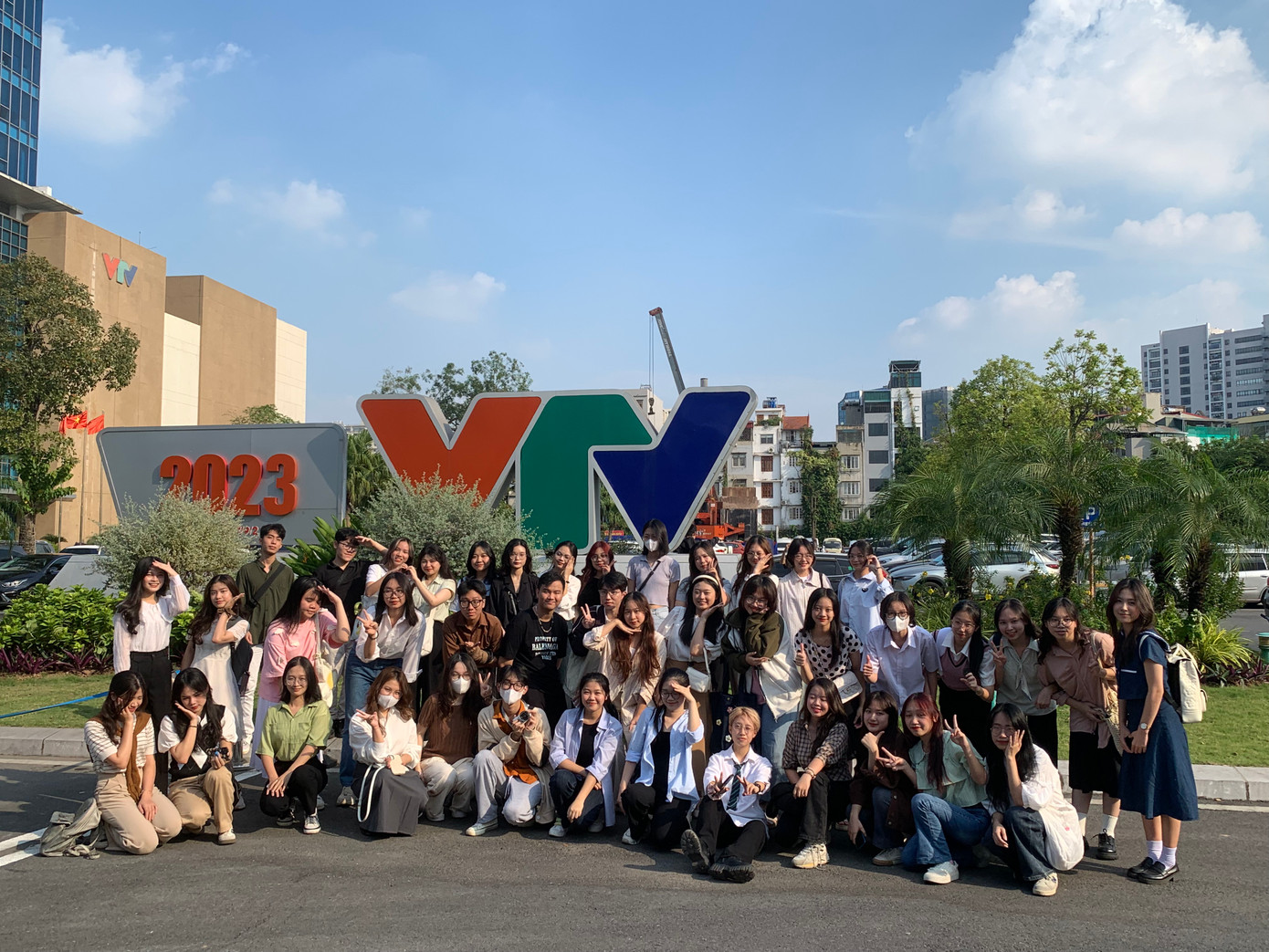 Anh Châu trong hoạt động trải nghiệm thực tế tại Đài Truyền hình Việt Nam (VTV).