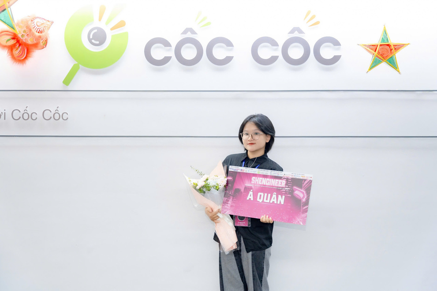 Hà Thu đạt giải thưởng cá nhân Top Tech Scholar Award và đồng thời cùng đội thi đạt vị trí Á Quân trong Chương Trình Shengineer Program 2024. Hà Thu đạt giải thưởng cá nhân Top Tech Scholar Award và đồng thời cùng đội thi đạt vị trí Á Quân trong Chương Trình Shengineer Program 2024.