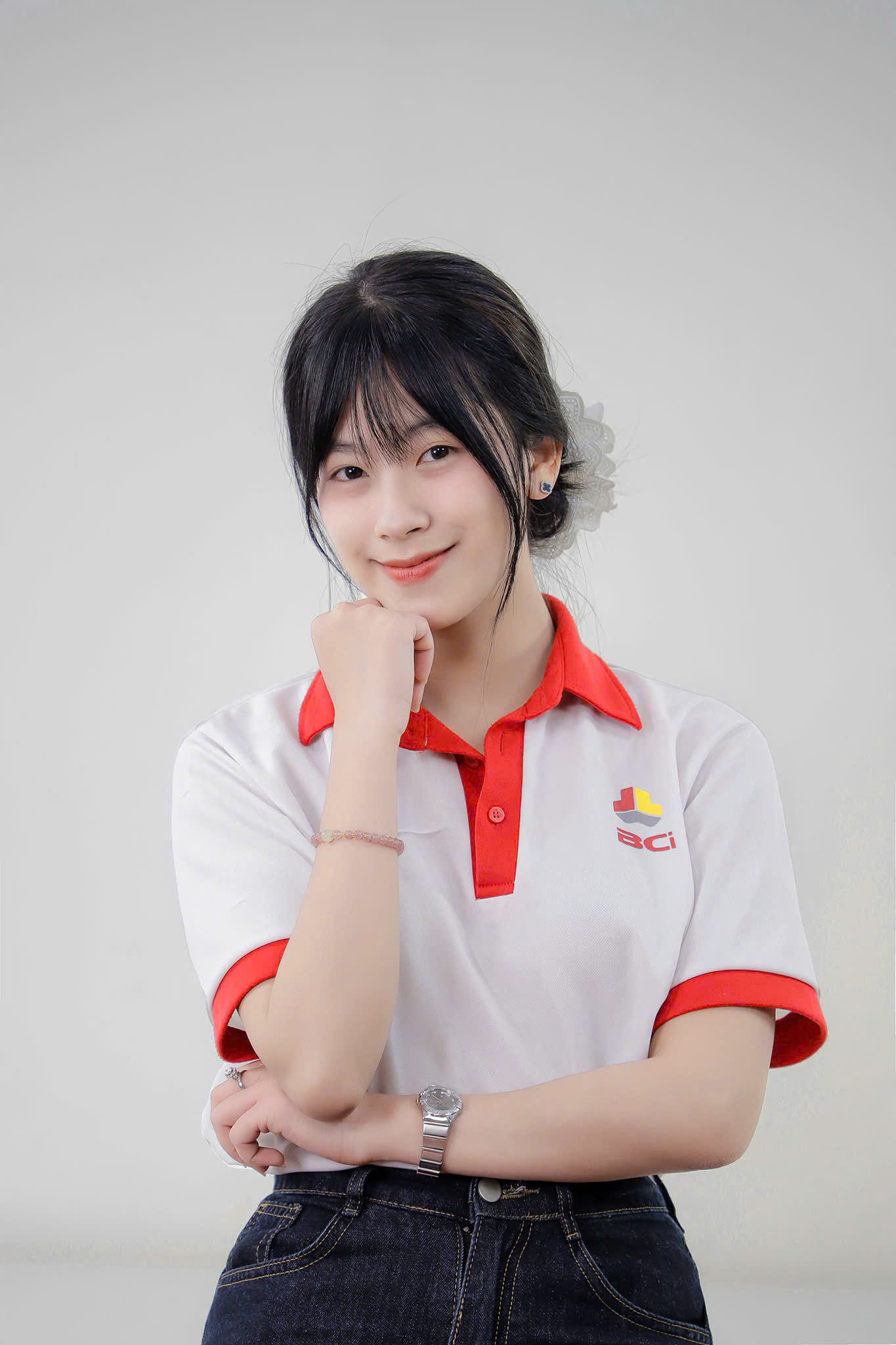 Nguyễn Thị Quỳnh Giang (sinh năm 2004) hiện đang là sinh viên năm 3 chuyên ngành Thương mại Điện tử, Trường Cao đẳng Công nghiệp Bắc Ninh.