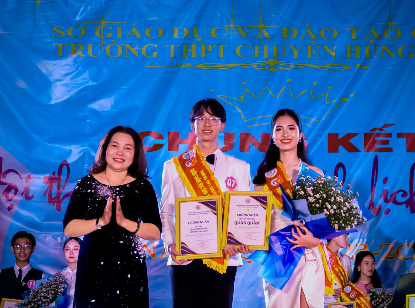 Cô nàng từng đăng quang Quán quân cuộc thi “Học sinh Thanh lịch và Tài năng”.