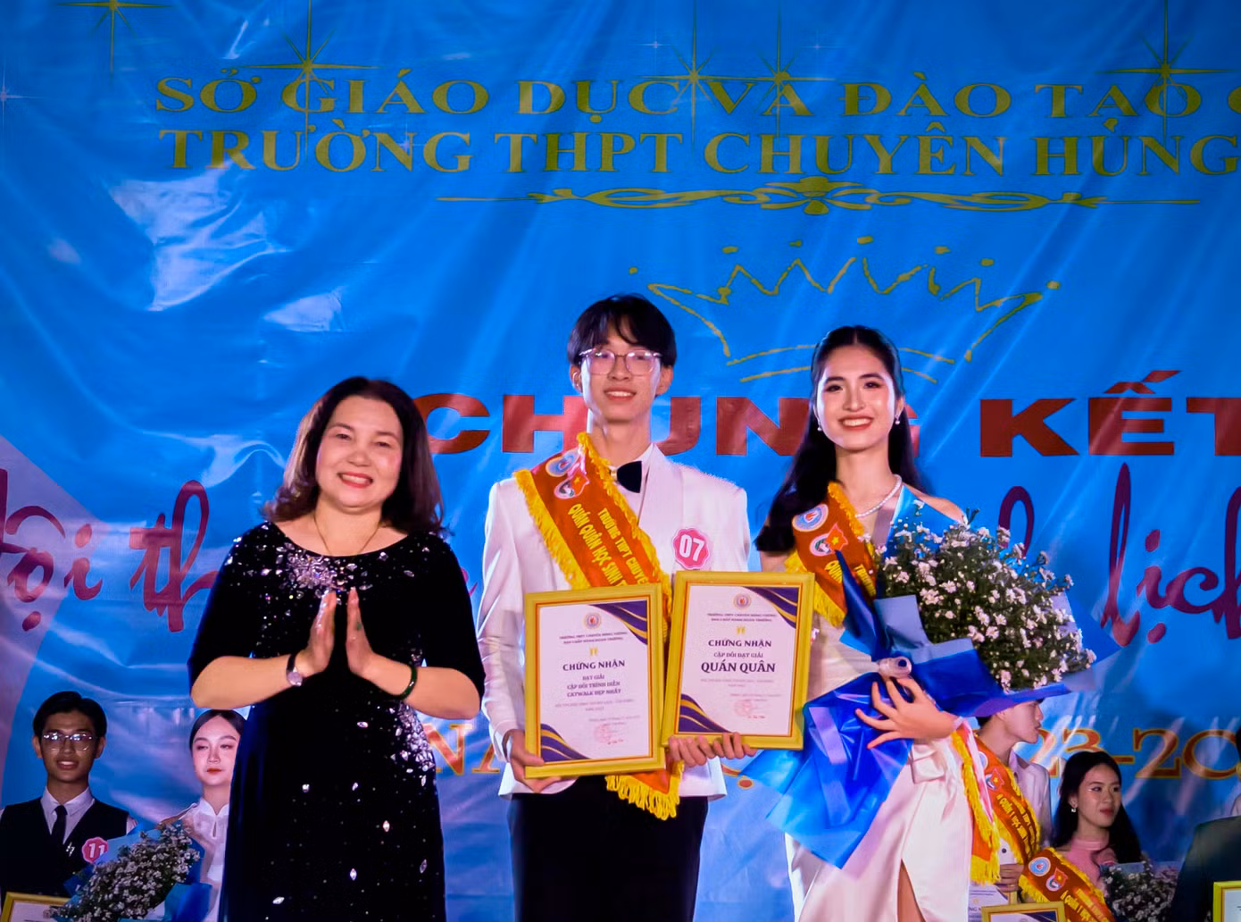 Cô nàng từng đăng quang Quán quân cuộc thi “Học sinh Thanh lịch và Tài năng”.
