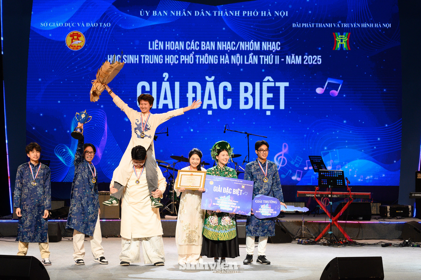 Giải Đặc biệt cao quý nhất của chương trình đã chính thức thuộc về ban nhạc tài năng của trường THCS&amp;THPT Olympia. Chia sẻ về giải thưởng này, Nhạc sĩ Huy Tuấn cho biết, bên cạnh giá trị giải thưởng, ban nhạc xuất sắc giành giải Đặc biệt sẽ có cơ hội tuyệt vời được tham gia trình diễn tại Festival Âm nhạc Hò Dô (Hò Dô Music Festival). Đây là cơ hội để các em cùng lan tỏa tình yêu âm nhạc và giới thiệu tinh thần trẻ trung, nhiệt huyết của người Việt Nam đến bạn bè quốc tế.