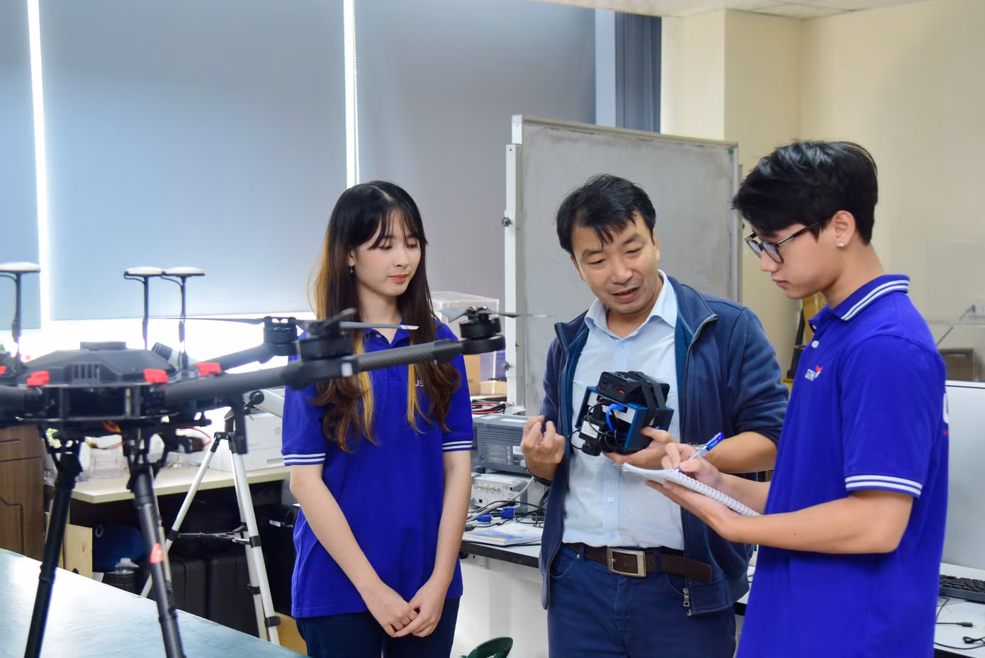Từ năm học 2025–2026, USTH triển khai chương trình Học bổng Kiến tạo, trao tặng mức hỗ trợ lên tới 100% học phí toàn khóa cho sinh viên theo học các ngành khoa học cơ bản. (Ảnh: USTH)