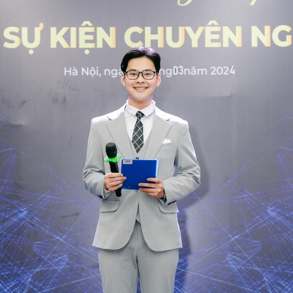 Minh Quang tranh thủ quãng thời gian sinh viên để tập trung tối đa vào phát triển bản thân, kể cả ngày cuối tuần. (Ảnh: NVCC)