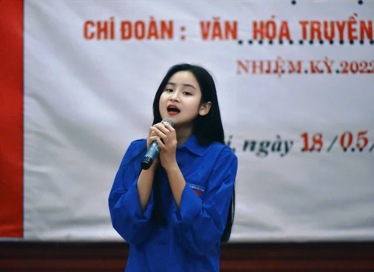 Đinh Thị Thu Phương (sinh năm 2003), sinh viên năm thứ tư chuyên ngành Văn hóa Truyền thông tại Học viện Hành chính Quốc gia.