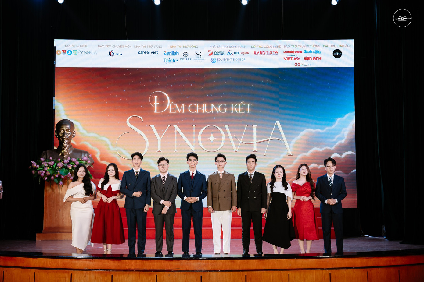 Top 10 thí sinh xuất sắc nhất bước vào vòng Chung kết SYNOVIA 2025. Top 10 thí sinh xuất sắc nhất bước vào vòng Chung kết SYNOVIA 2025.