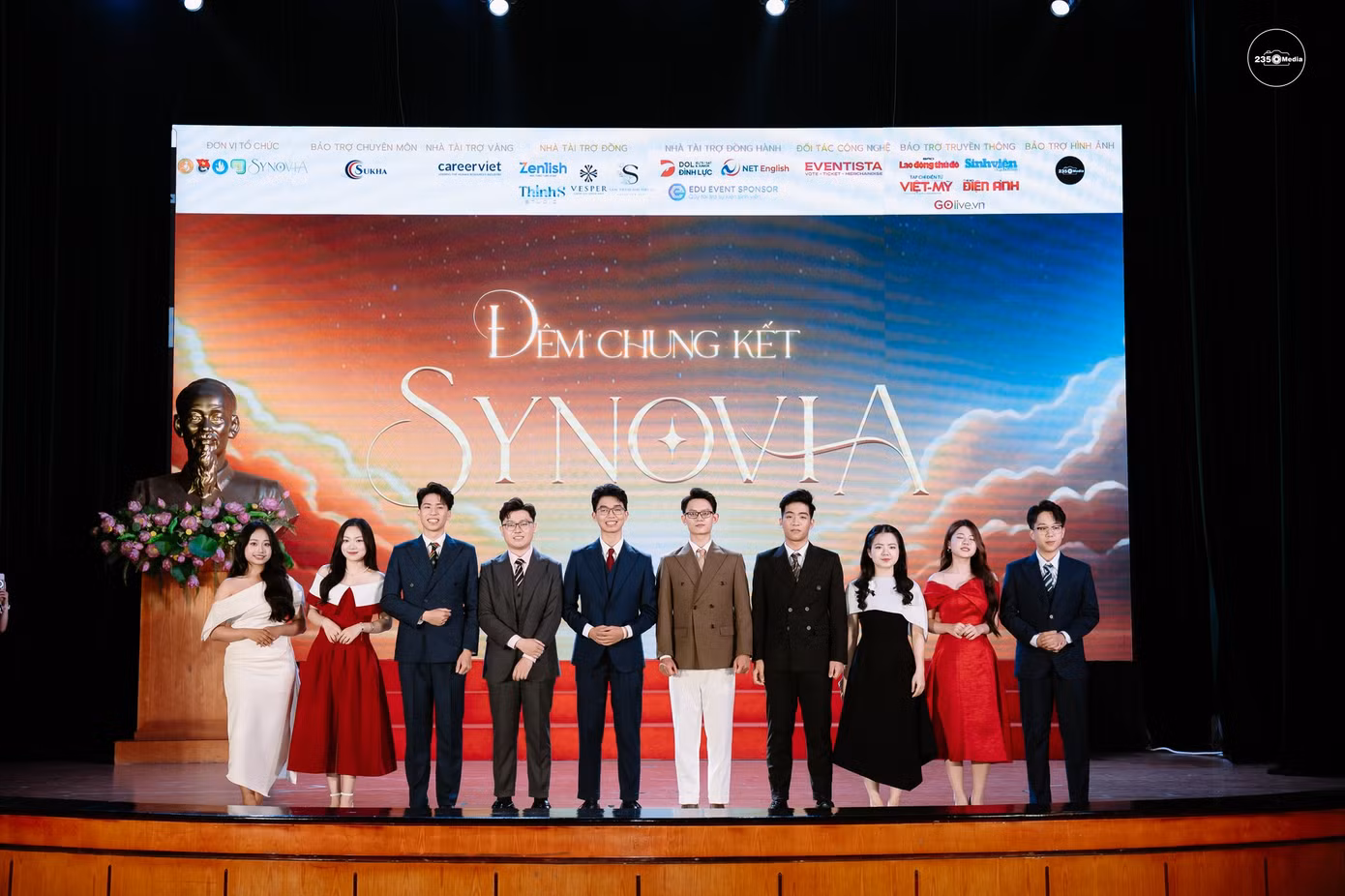 Top 10 thí sinh xuất sắc nhất bước vào vòng Chung kết SYNOVIA 2025.