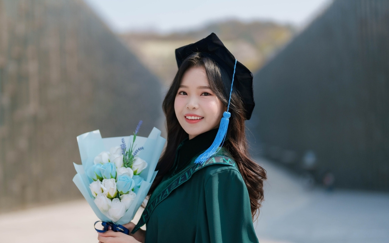 Hương Giang trong ngày tốt nghiệp đại học. Hương Giang trong ngày tốt nghiệp đại học.